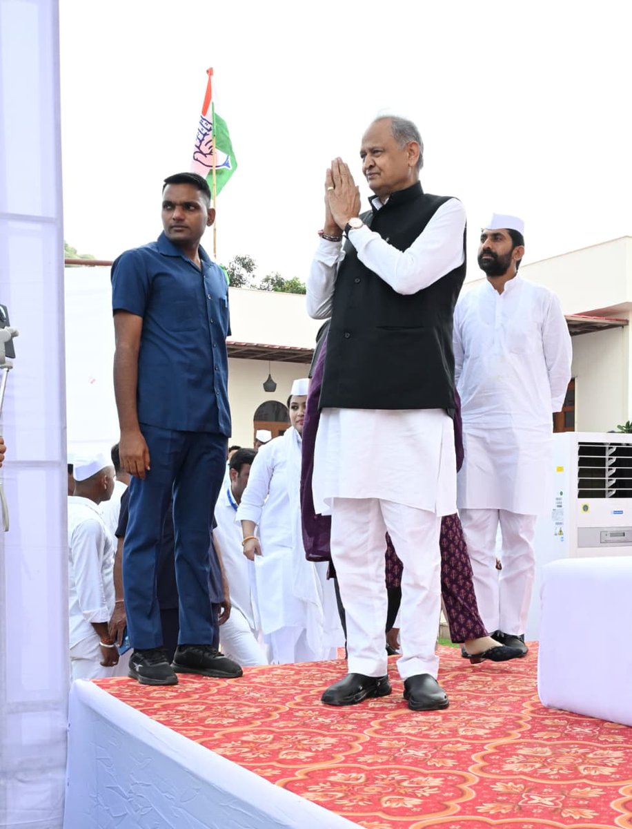 जयपुर जिला देहात कांग्रेस सेवादल द्वारा आयोजित तीन दिवसीय प्रशिक्षण शिविर के उद्घाटन कार्यक्रम में शामिल हुए।