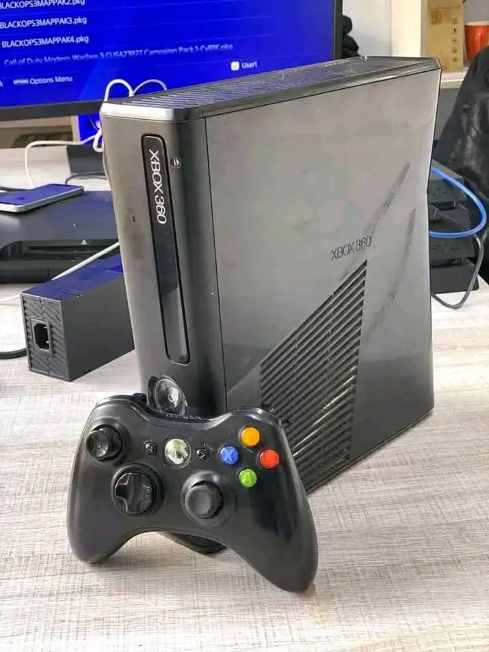 Varungu ndauya ne Xbox 360 iyi.....ine 30 games installed including fc24 .....comes with 1 pad number idzo 0777485732 
Asking price $120 
Ndokumbirawo ma retweets enyu 🙏