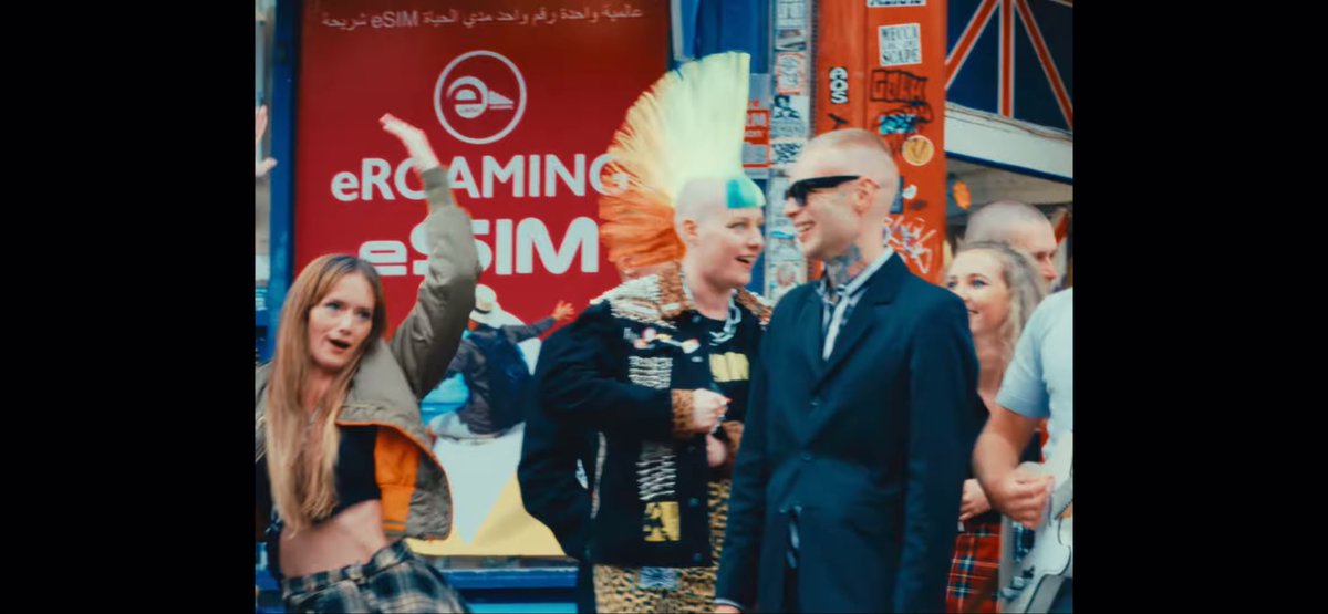 itluluu's tweet photo. Oiii mum, dad I’m in a music video 👋🏻🤣, sorry Davey Tyler I had to include your rear shot! &amp; what a rear dear. Fucking legend the lot of yas!🖤🏁

https://t.co/RzjeJY6LTS https://t.co/9fLeimjeKr