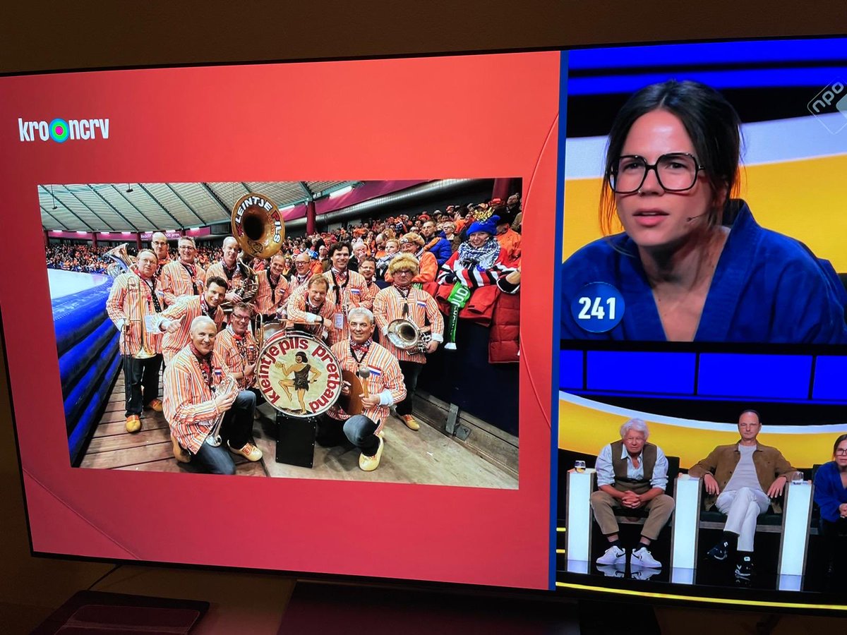 Wat leuk zeg. Kleintje Pils in <a href="/DeslimstemensNL/">DeslimstemensNL</a> op <a href="/KroNcrv/">KRO-NCRV</a> Dweilorkest in <a href="/Thialf/">Thialf</a>