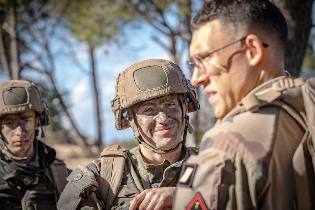 riisc_7's tweet image. [ Journée mondiale du sourire ]😁⛑️🪖

À l’occasion de la journée mondiale du sourire, les sapeurs-sauveteurs du 7e RIISC partagent leurs plus beaux sourires !