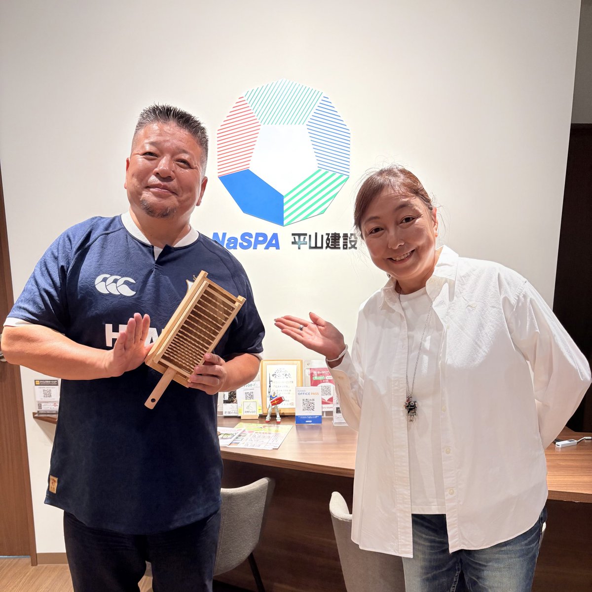 RadioNARITA's tweet photo. この後19時からは、
NARITA GUIDE by GAKUYA☕
成田駅前にある #シェアスペース #GAKUYA から生放送でお届けします。
※毎月第1週のみ生放送、その他週は再放送です。
さて、今月のゲストは
「有限会社 藤倉商店」
代表取締役 藤倉 健さんです。
お楽しみに📻✨
#ラジオ成田 #生放送 #成田市 https://t.co/uM9xrz3SOZ