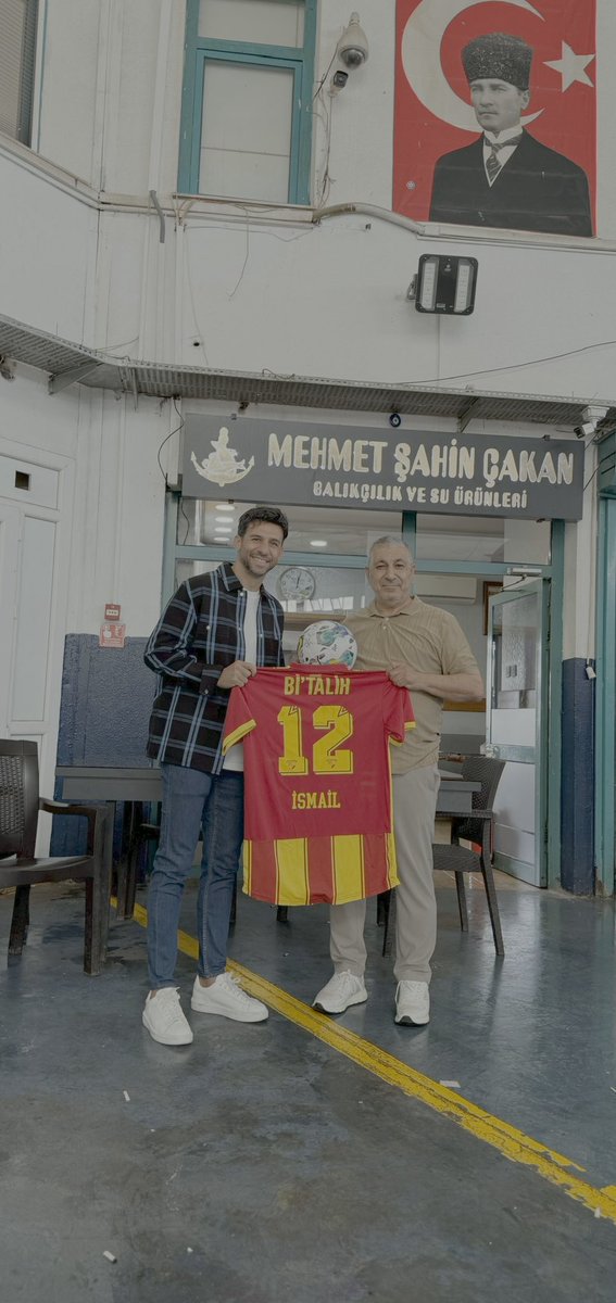 sahingroup's tweet image. ⚽️ Göztepe’nin deneyimli oyuncusu İsmail Köybaşı, balıkçılık sektörünün önde gelen isimlerinden Mehmet Şahin Çakan’ı ziyaret etti.
#İsmailKöybaşı #Göztepe #MehmetŞahinÇakan #ŞahinBalıkçılık #Ziyaret #Futbol #Balıkçılık #İzmir #TürkFutbolu #SürdürülebilirBalıkçılık #BaşarıHikayesi