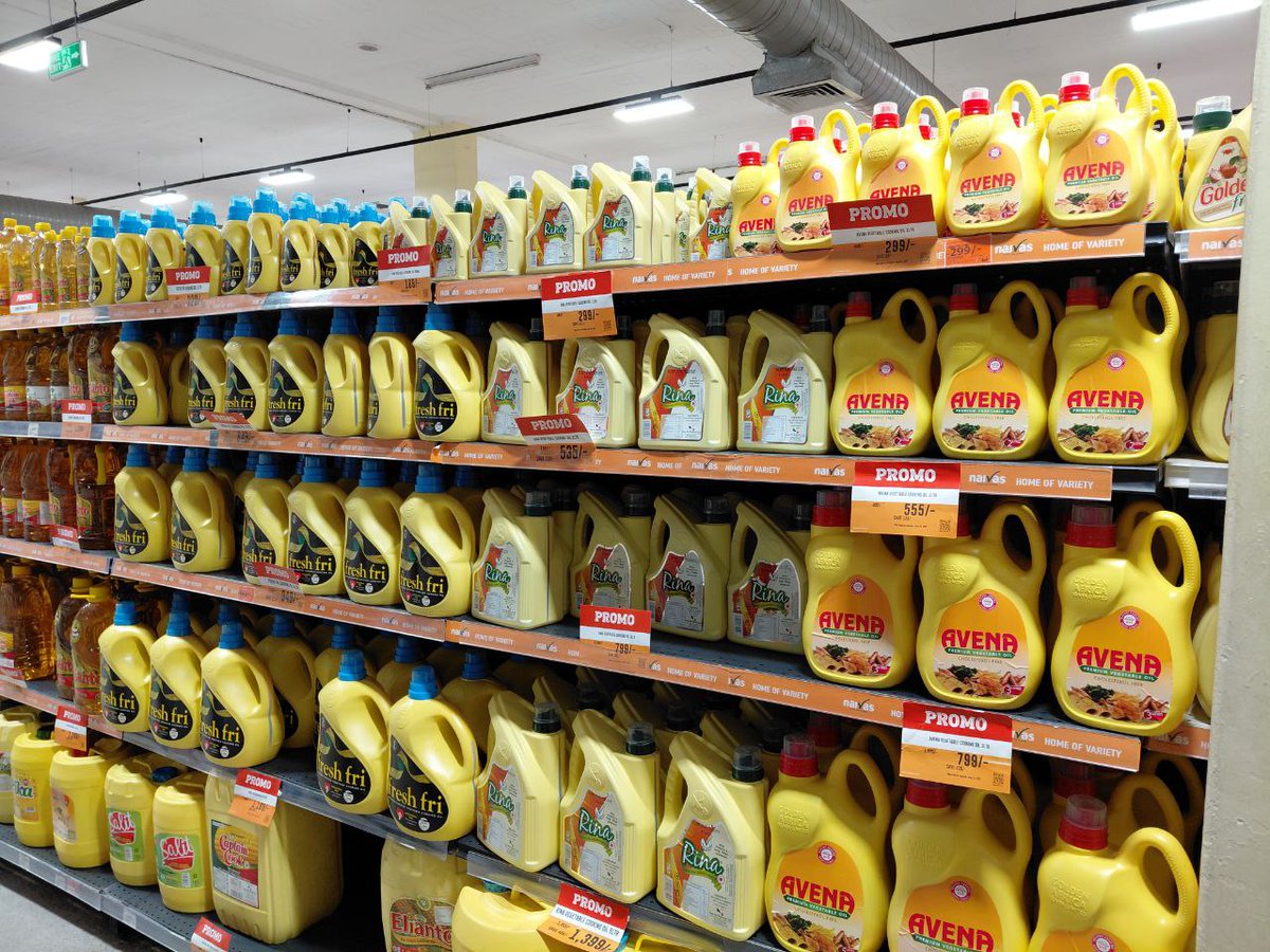 amerix's tweet photo. Avoid this section of the supermarket.

It is toxic. 

Seed oils are toxic and inflammatory, and they are the leading cause of chronic inflammation in the body.

Don't eat them.

That includes "Elianto" and those "heart-healthy, cholesterol-free" seed oils.

#FoodFriday https://t.co/VScdegGfoT
