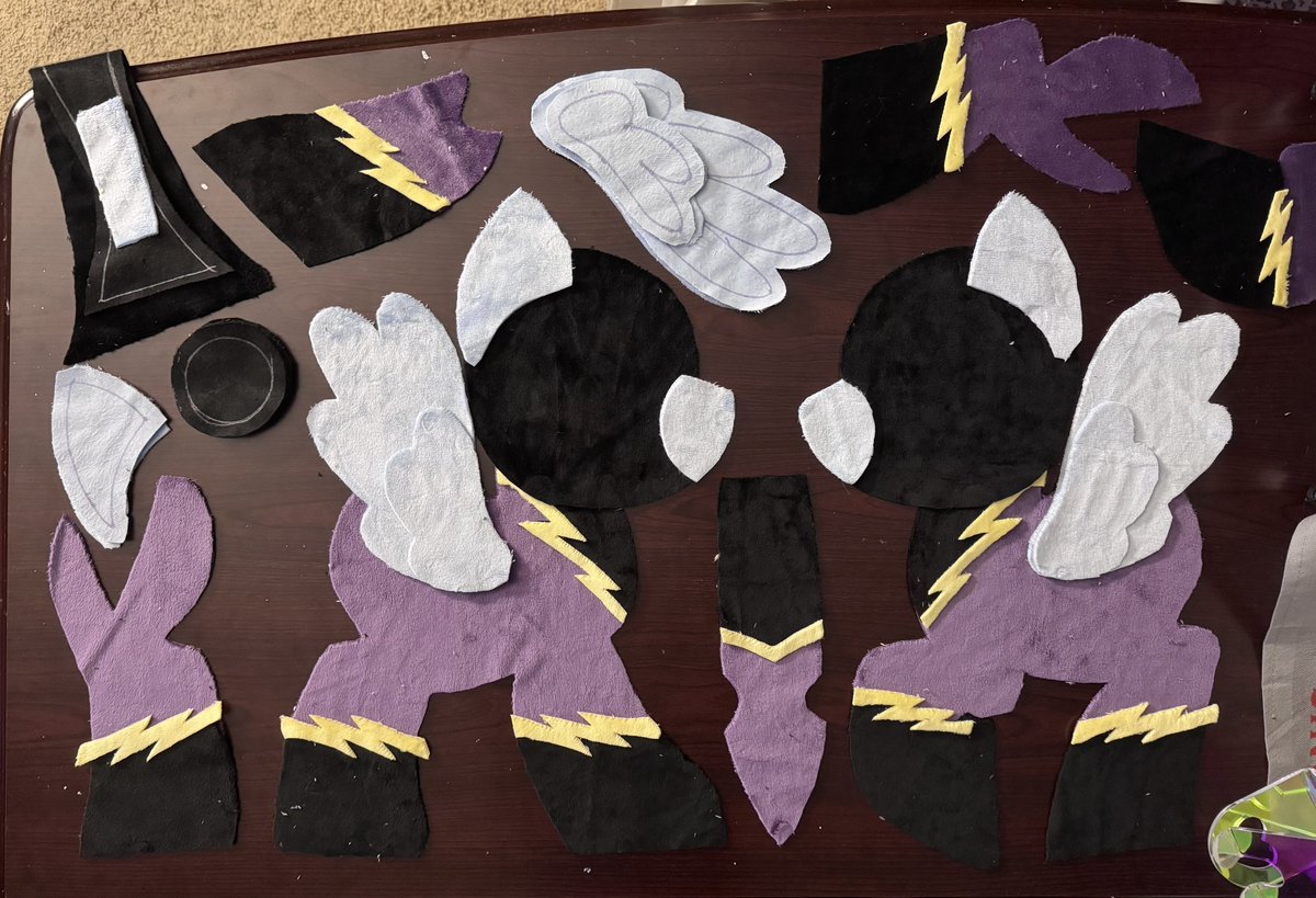 RBtheARTISAN's tweet photo. Oh my god……… it took SIX HOURS just to cut out the pieces……… ( TДT)💦
#MyLittlePony #Shadowbolts #MLP #NightmareMoon #plush https://t.co/cUMFLb8Xnw