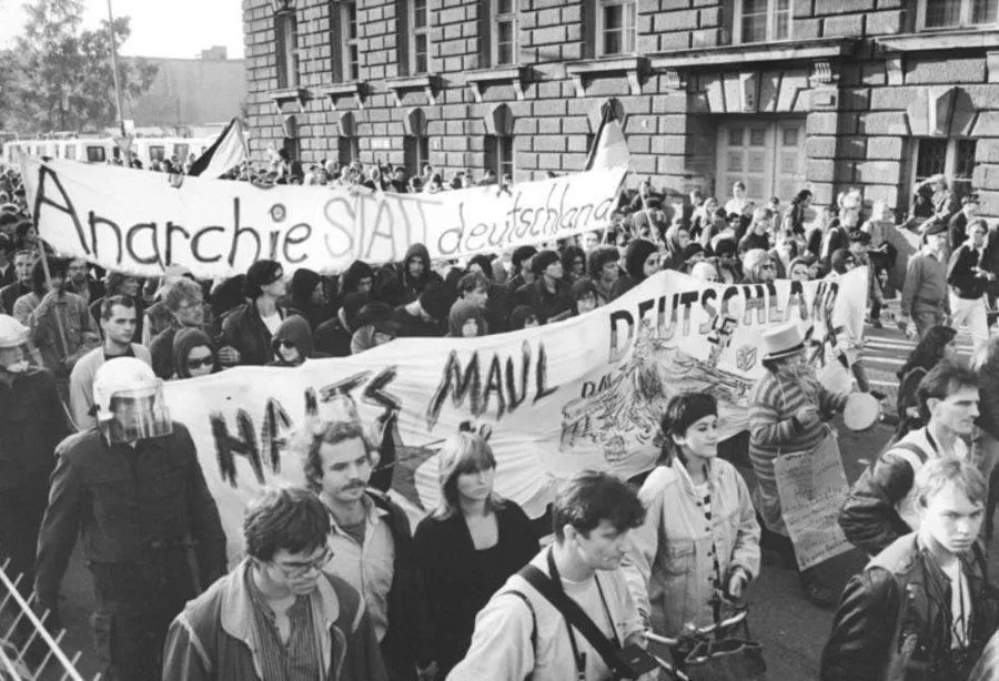 RadicalPast's tweet photo. #TagDerDeutschenEinheit 1990, Berlin. https://t.co/ffLmrqwYt8