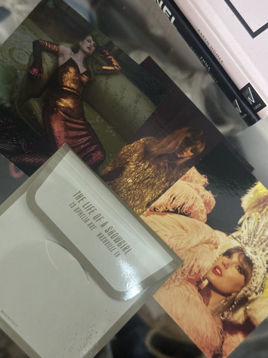 grapejuiceem's tweet photo. #TSthelifeofashowgirl “It’s beautiful” edition set ✨❤️‍🔥 https://t.co/CPUhPRSQDq