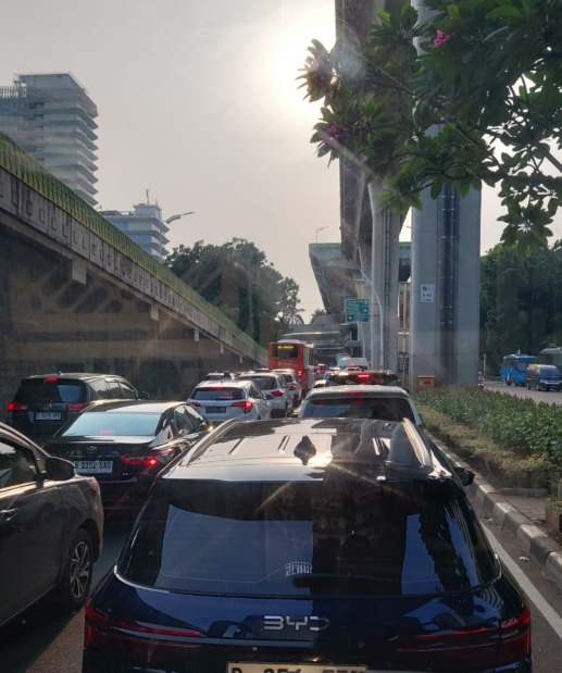 Transportasi Jakarta tweet media