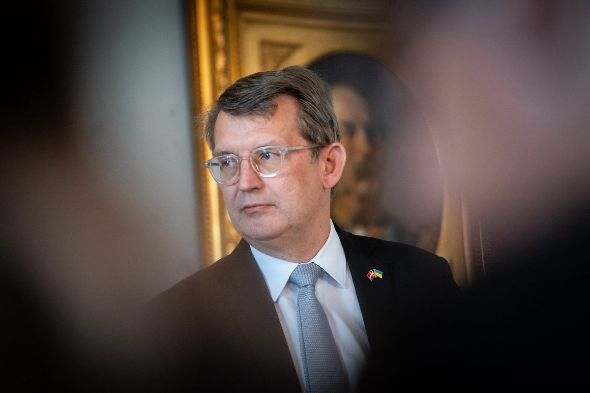 Rusland fører en hybrid krig mod NATO og Vesten. Og det er meget sandsynligt, at den hybride trussel fra Rusland mod NATO vil stige i de kommende år.

Så klart lyder det i en ny vurdering fra Forsvarets Efterretningstjeneste (FE).

Rusland forsøger at splitte os. Det vil vi ikke