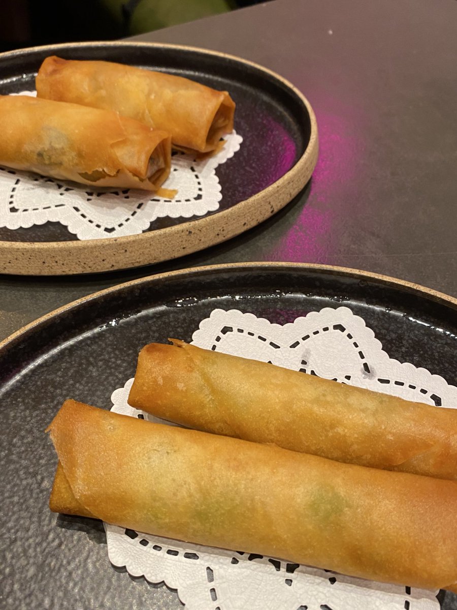パリパリの海鮮春巻きと五目春巻き食べた🤤