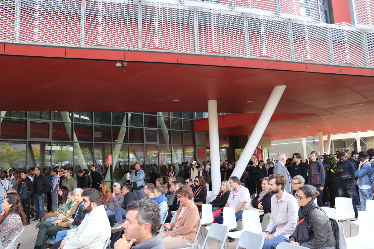 Philippe_Auge's tweet photo. L'ouverture régionale de la 34e édition de la Fête de la science se fait au lycée professionnel Léonard de Vinci de #Montpellier qui ouvre ses portes à un événement pensé avec @umontpellier pour les scolaires et placé sous le signe du partage et de l’exploration: Léonardologie(s) https://t.co/paqWy9Z707