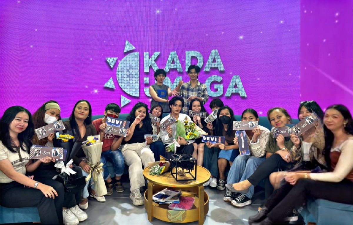 STARuniBURST's tweet photo. Starbursts, #SYNC_PEN & #SYNC_JAI are also here to support #SYNC_SEVI ๐ค๐ซถ
Congratulations on your first successful solo guesting at Kada Umaga, @thesyncph SEVI! โจ
#SYNCph #thesyncph #starburst #NET25 #KadaSquad #KadaUmaga #Alipin #KhelPangilinan #Shamrock #MostRequestedSong https://t.co/mdJSWM0lmN