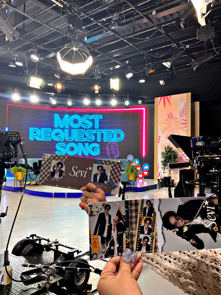 STARuniBURST's tweet photo. Starbursts, #SYNC_PEN & #SYNC_JAI are also here to support #SYNC_SEVI ๐ค๐ซถ
Congratulations on your first successful solo guesting at Kada Umaga, @thesyncph SEVI! โจ
#SYNCph #thesyncph #starburst #NET25 #KadaSquad #KadaUmaga #Alipin #KhelPangilinan #Shamrock #MostRequestedSong https://t.co/mdJSWM0lmN