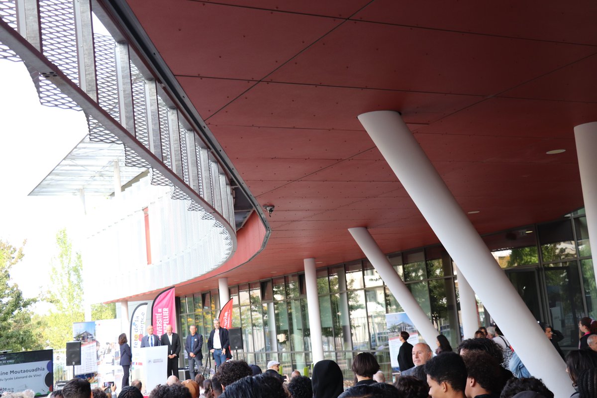 Philippe_Auge's tweet photo. L'ouverture régionale de la 34e édition de la Fête de la science se fait au lycée professionnel Léonard de Vinci de #Montpellier qui ouvre ses portes à un événement pensé avec @umontpellier pour les scolaires et placé sous le signe du partage et de l’exploration: Léonardologie(s) https://t.co/paqWy9Z707