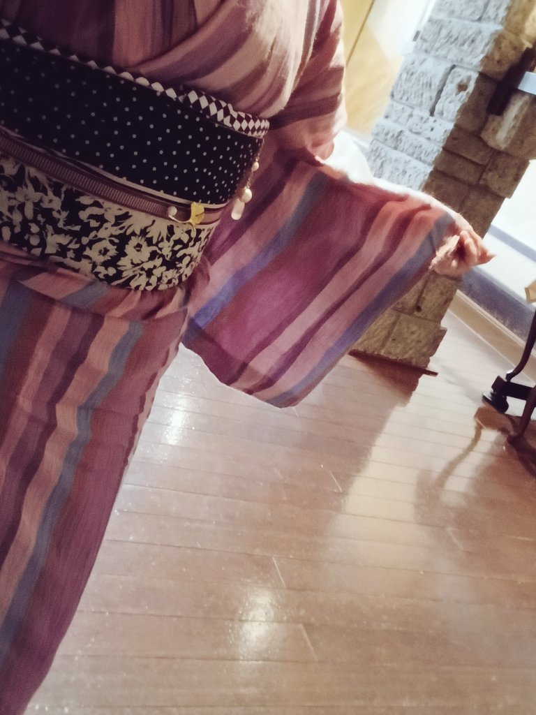 イベント行くと手ぶらでは帰れないのもうどうかしたい
でもこれは運命だから🤣
絞り柄の全通だなんて何時もより倍のお値段でもお持ち帰りしなかったら後で後悔するよりは😅

綿麻の長着が丁度良い気候で散財のお出掛けでした

#きものプリーズ
#自由学園明日館