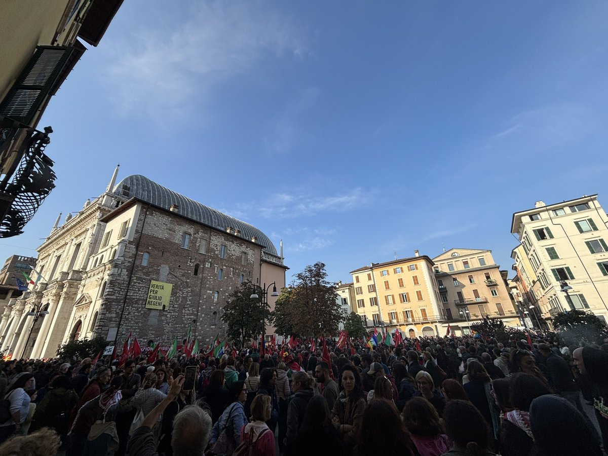 tribunascoperta's tweet photo. Brescia in piazza per Gaza. 

#scioperogenerale https://t.co/U0dzrokz3h