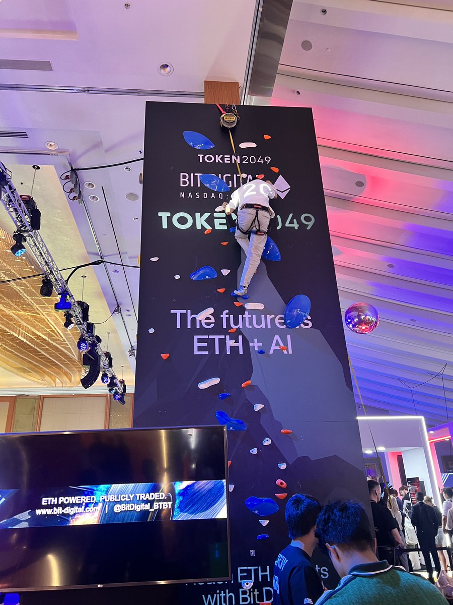 👋 #TOKEN2049Singapore