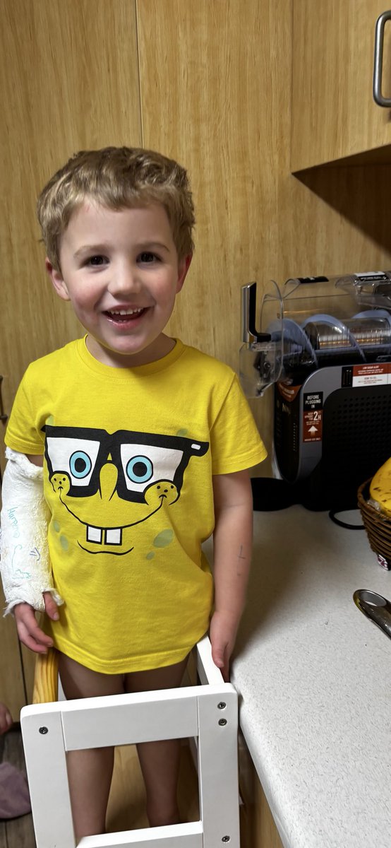 K R I S T Y tweet media