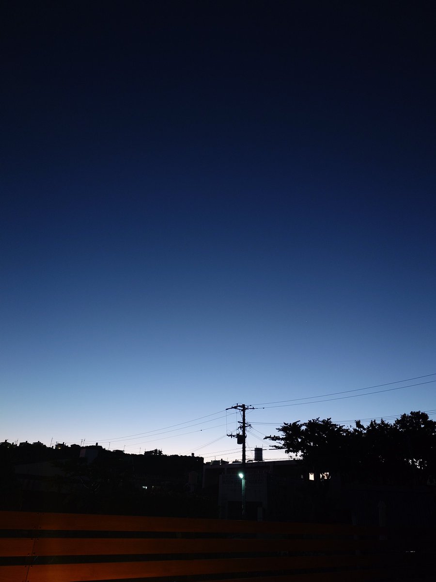 少しずつ日入りが早くなってきましたね🌆
明日からやっと週末です。

#イマソラ
#西の空