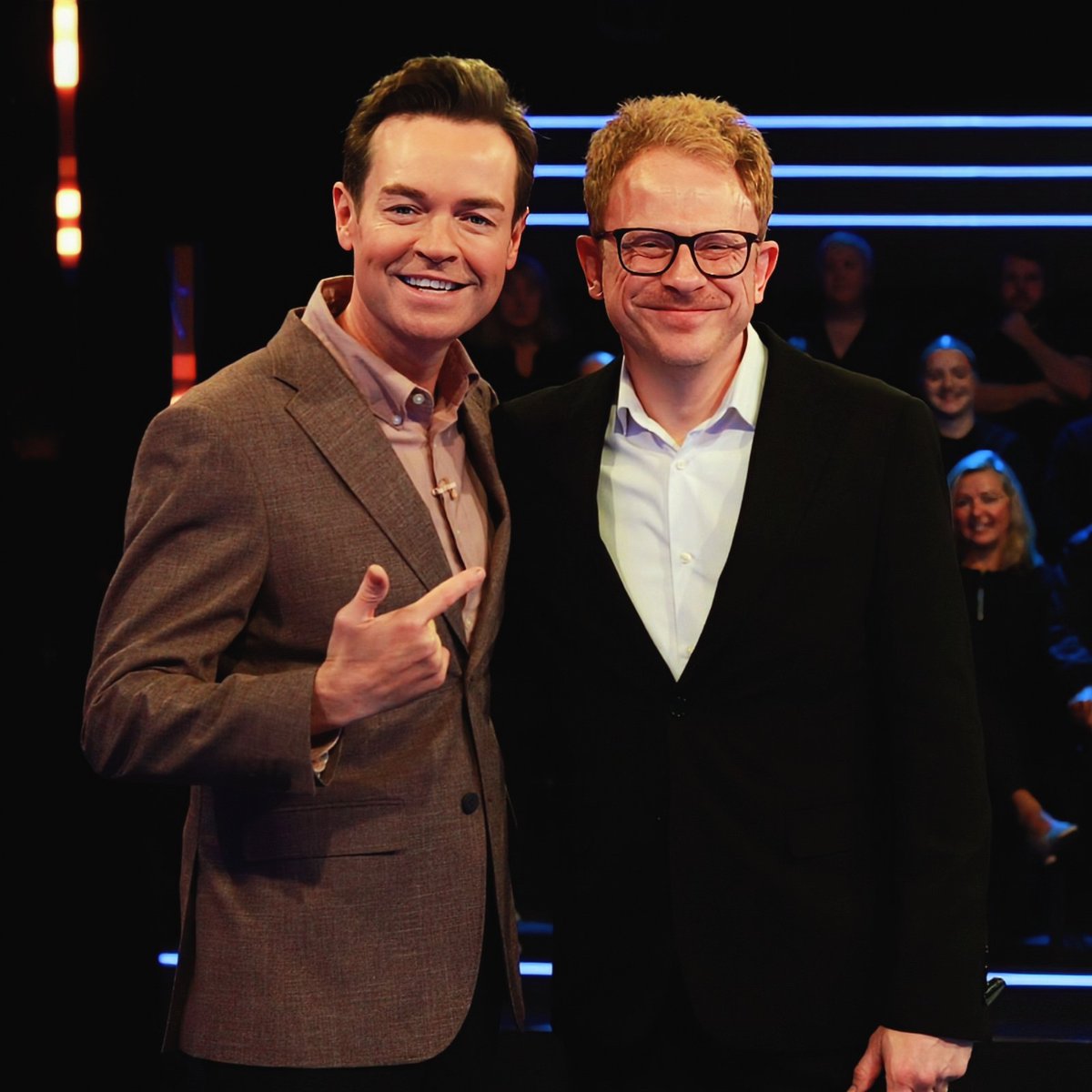lloydhollett's tweet photo. Another 3 recordings today. A pure delight to Warm-Up for Stephen.
#dealornodeal #comedian #warmup #tvstudio #stephenmulhern https://t.co/T1yIRQPPbm