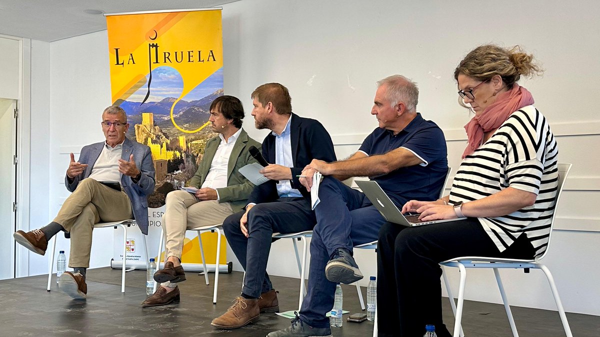 🗣️Paco Boya de <a href="/mitecogob/">Transición Ecológica y Reto Demográfico</a>:
“Es clave trasladar recursos de quienes contaminan a quienes conservan. La economía rural sigue fuera del mercado y demográficamente somos insostenibles: hoy la sostenibilidad la aporta la inmigración. La política debe adaptarse a esta realidad.”