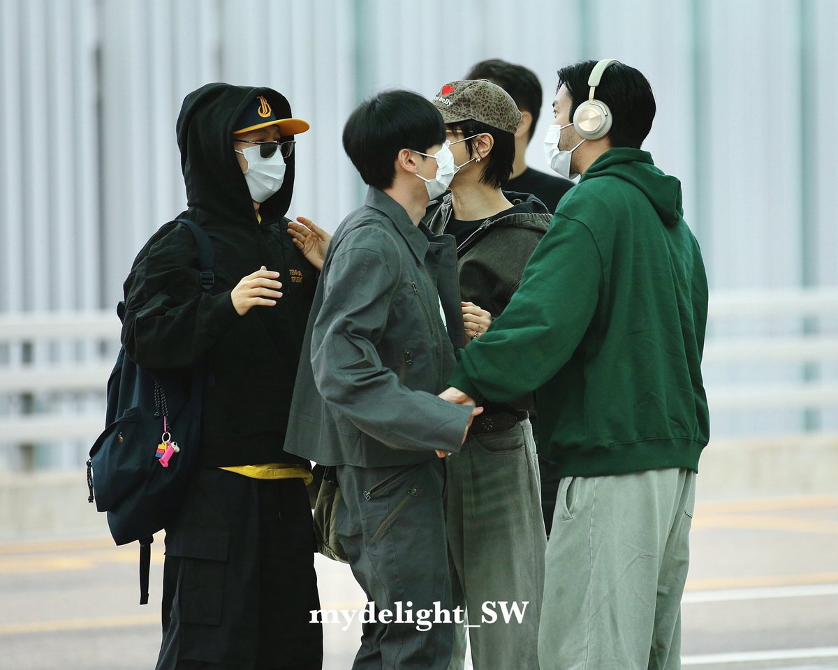 MyDelight_SW's tweet photo. 251003 인천공항

오랜만에 만난 슈주‘s 북적북적❤️‍🔥

#시원 #최시원 #SIWON #崔始源 #シウォン 
#슈퍼주니어 #SUPERJUNIOR @siwonchoi https://t.co/fx8Te24Ilj