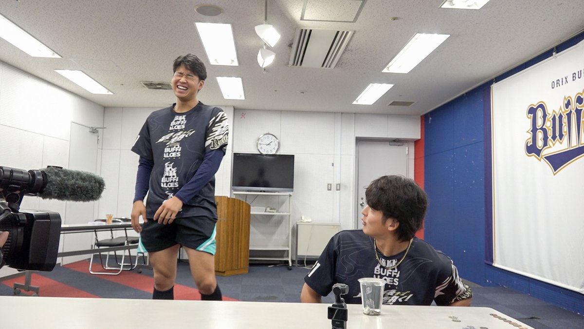 choiori_tvo's tweet photo. ／
第１３回はスタイル抜群コンビ👬
山﨑選手＆山下選手⚾
＼

今回は表面張力ゲームに挑戦🥛
接戦の末、勝利を手にしたのは…⁉️

📺テレビ大阪
10月6日（月）深夜1時15分～※時間変更
TVer見逃し配信あり

#山﨑颯一郎 #山下舜平大
#オリックスバファローズ
#ちょいオリ https://t.co/SKJvd9311P