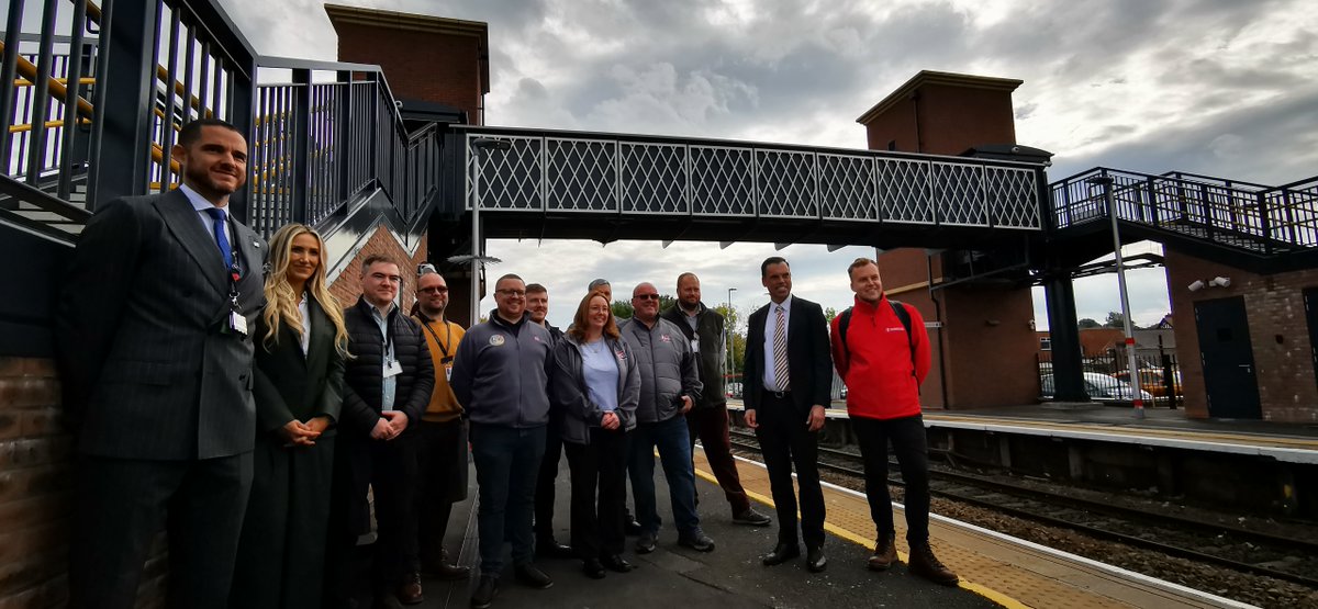 Llywodraeth Cymru Trafnidiaeth (@llctrafnidiaeth) on Twitter photo Mae mynediad heb stepiau newydd ar gael rhwng platfformau yng Ngorsaf y Fflint.
Bydd hyn yn gwneud defnyddio'r trên yn haws i bawb, gan annog pobl i ddefnyddio trafnidiaeth gyhoeddus.
Am ragor o wybodaeth⤵️
networkrailmediacentre.co.uk/news/flint-rai…
@Transport_Wales @NetworkRail <a href="/CSyFflint/">Cyngor Sir y Fflint</a> Mae mynediad heb stepiau newydd ar gael rhwng platfformau yng Ngorsaf y Fflint.
Bydd hyn yn gwneud defnyddio'r trên yn haws i bawb, gan annog pobl i ddefnyddio trafnidiaeth gyhoeddus.
Am ragor o wybodaeth⤵️
networkrailmediacentre.co.uk/news/flint-rai…
@Transport_Wales @NetworkRail <a href="/CSyFflint/">Cyngor Sir y Fflint</a>