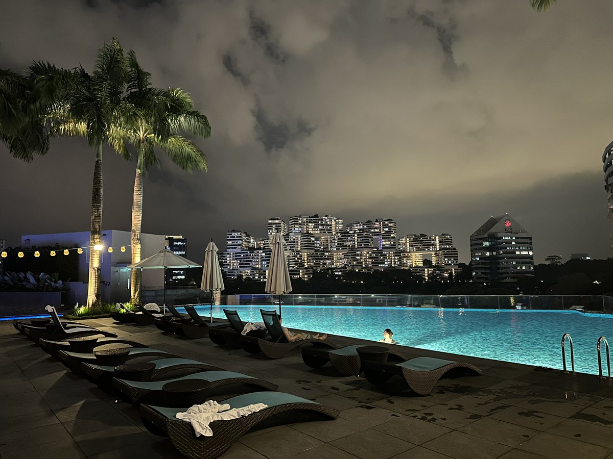 新加坡来了，#TOKEN2049 跑完了，看到很多RWA相关的项目，也见了很多潜在客户，很多需求一下子聊明白了。这个行业还是需要当面聊，增加信任

接下来要好好地把需求落地，服务好每一个案子～

Put crypto aside, 如果选择常住地的话，感觉新加坡是比香港更好的选项