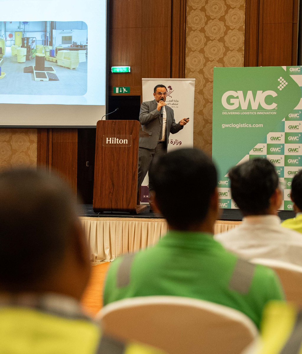 نظّمت وزارة العمل بالتعاون مع شركة الخليج للمخازن ندوة توعوية للعمال وممثلي أصحاب العمل حول اشتراطات التخزين الآمن ومخاطر تداول وتخزين المواد الخطرة، وذلك بهدف رفع الوعي لديهم بإرشادات السلامة المهنية، وتعريفهم بطرق الوقاية من مخاطر العمل في مجالات التخزين والنقل.