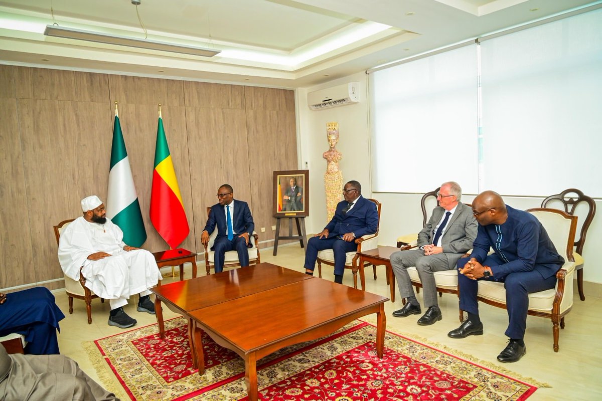 NTANewsNow's tweet image. NIGER STATE GOVERNMENT SIGNS MULTI BILLION DOLLAR MOU WITH REPUBLIC OF BENIN ON COTTON, MAIZE AND SOYA PRODUCTION

The Republic of Benin signed a multi-billion-dollar Memorandum of Understanding with Niger State, Nigeria, to boost cotton, maize, and soybean production. The…