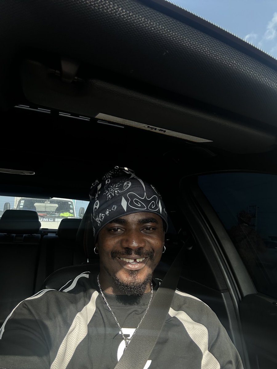 Boyllona_'s tweet image. Do have a good day.