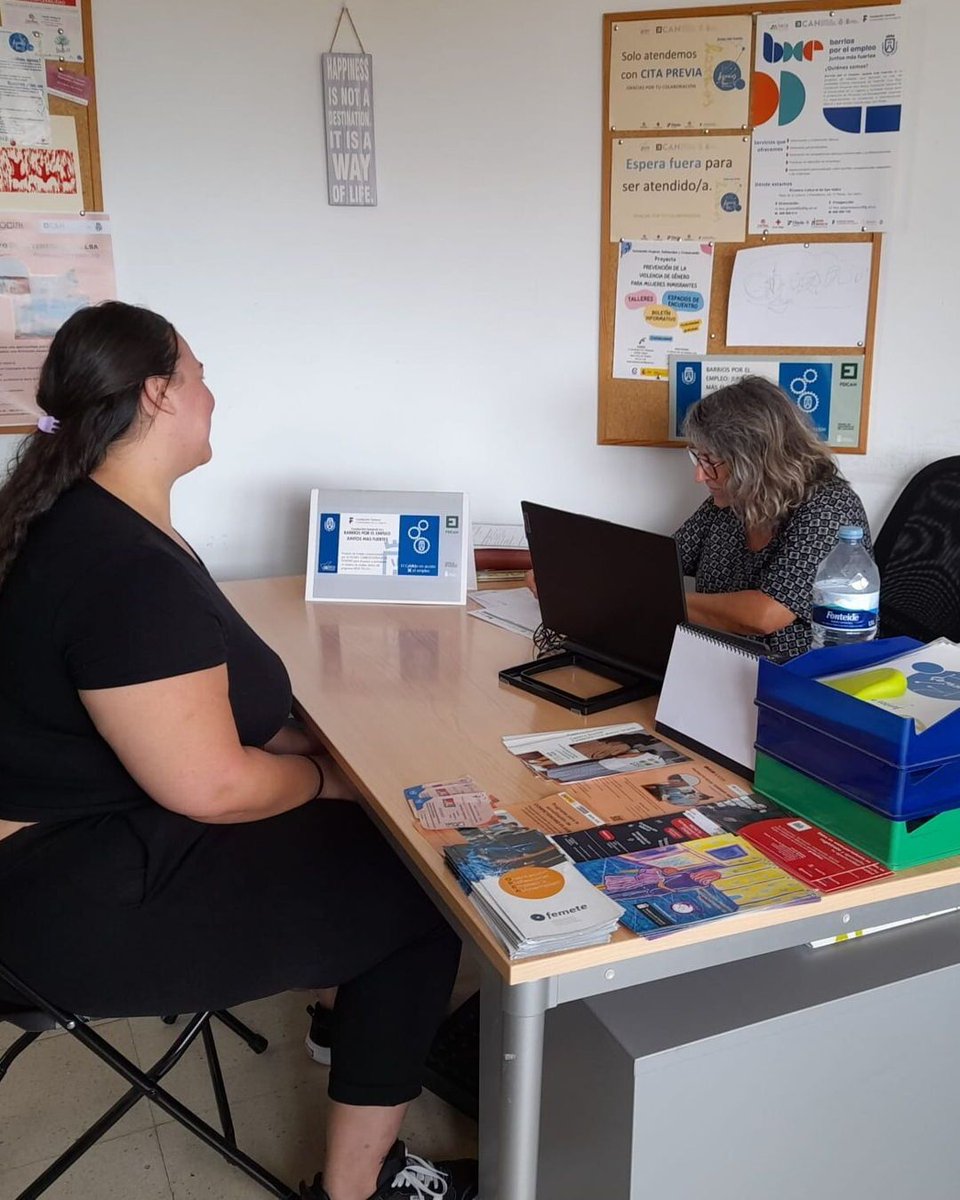 📰En Granadilla seguimos trabajando por un acceso más justo y cercano al mercado laboral.

👥 <a href="/BarriosFgull/">BXE FGULL</a>, dentro del proyecto Barrios por el Empleo, realiza una sesión de acogida individual en el Centro Cultural de San Isidro.

🔗bxe.es/asesoramiento-… 

#Tenerife #Empleo
