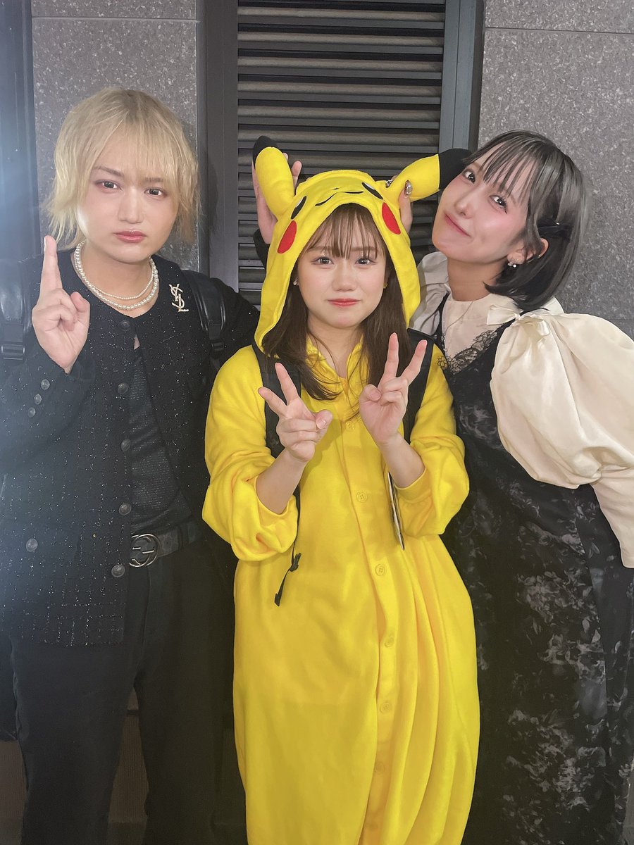 今日アイドルデビューして4年目、突然辞めちゃって引きこもってたら卒業した同期が会おうって言ってくれたので会ってきた