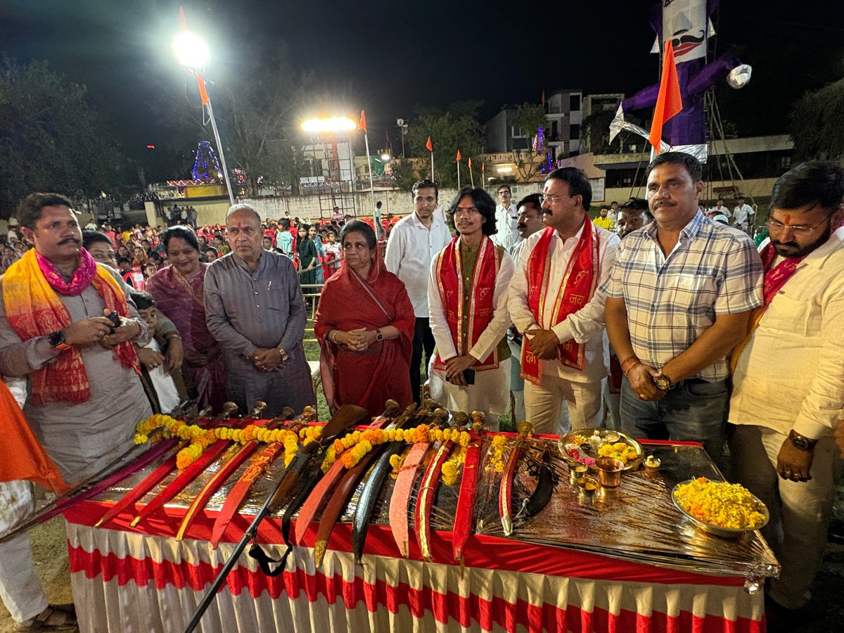 विगत रात्रि विजयादशमी के पावन अवसर पर, विकास जी जाट (पार्षद) ने बुराई पर अच्छाई की जीत के पर्व में, जय हिंद युवा संगठन द्वारा सरस्वती स्कूल प्रांगण में आयोजित शस्त्र पूजन व रावण दहन कार्यक्रम में सहभागिता की।