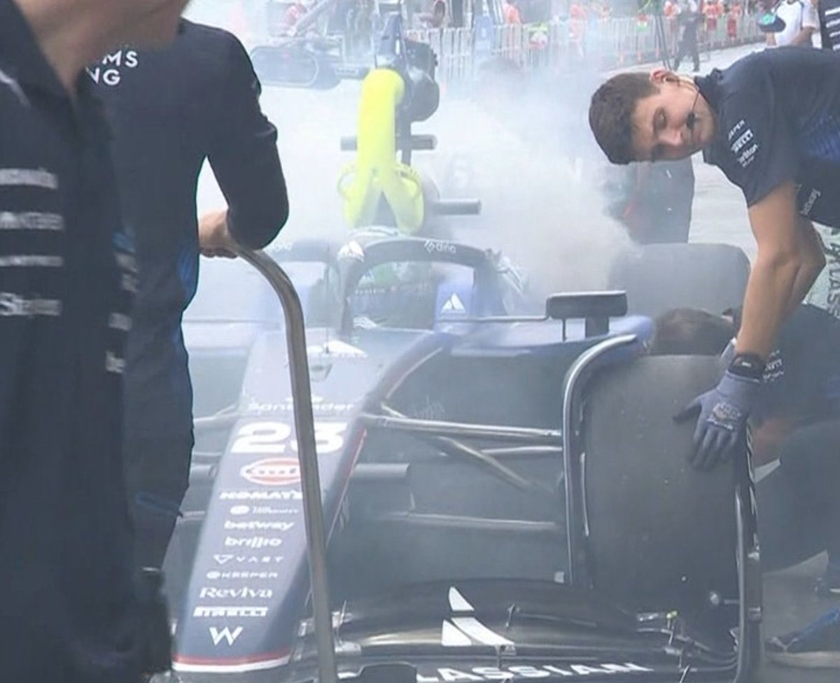 pitacosdef1's tweet photo. 🏁 Alex Albon teve problemas no carro e não participará mais do TL1 

#F1 #SingaporeGP https://t.co/yZqtmFLg1i