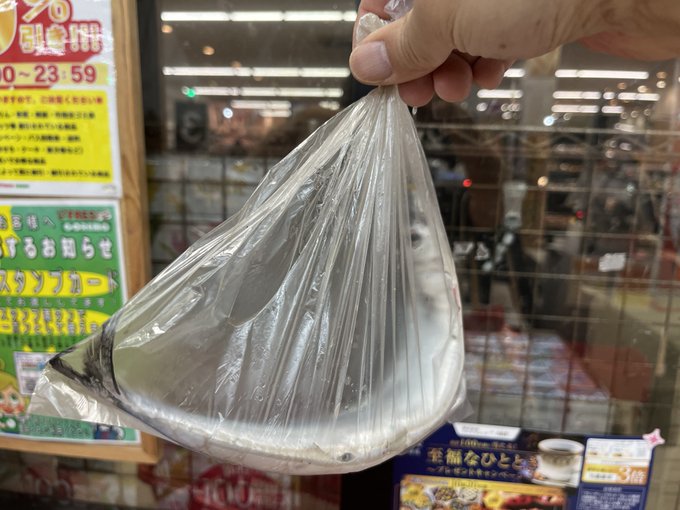 200円悔しいけど秋刀魚買った 