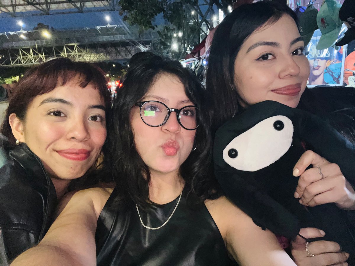 yo tqm a mis amiguitas rocanlovers, agradecida de poder disfrutar con ustedes este momento 🥹