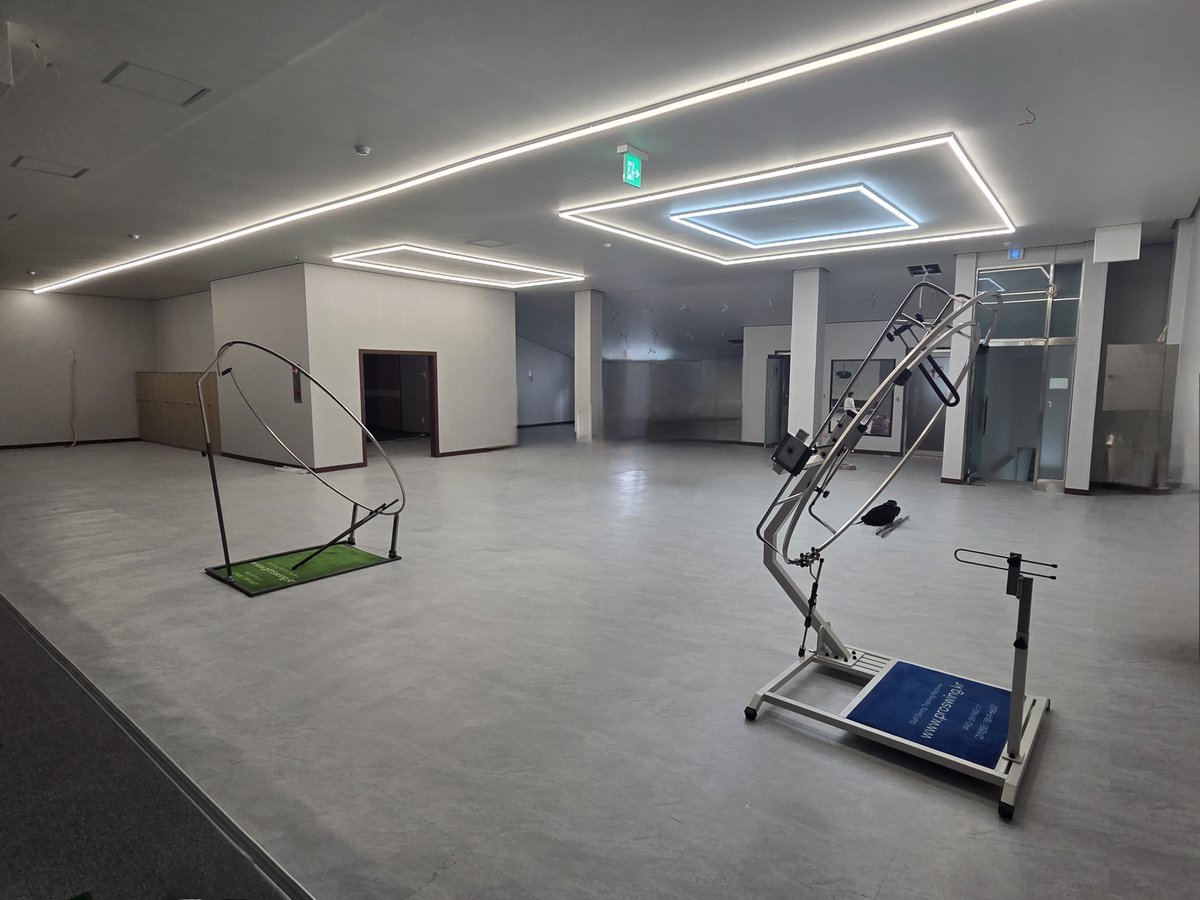 Proswing_Inc's tweet image. 강원도 횡성볼링장 2층에 새롭게 오픈한 팍스골프아카데미~
올바른 스윙궤도를 #프로스윙204 #스윙플레인2.0 설치하였습니다.

제품문의:1899-6637
proswing.kr
#골프연습머신 제조: 프로스윙

#원형골프연습기구 #골프스윙궤도 #골프스윙자세 #골프레슨기구 #골프머신 #골프궤도교정용품