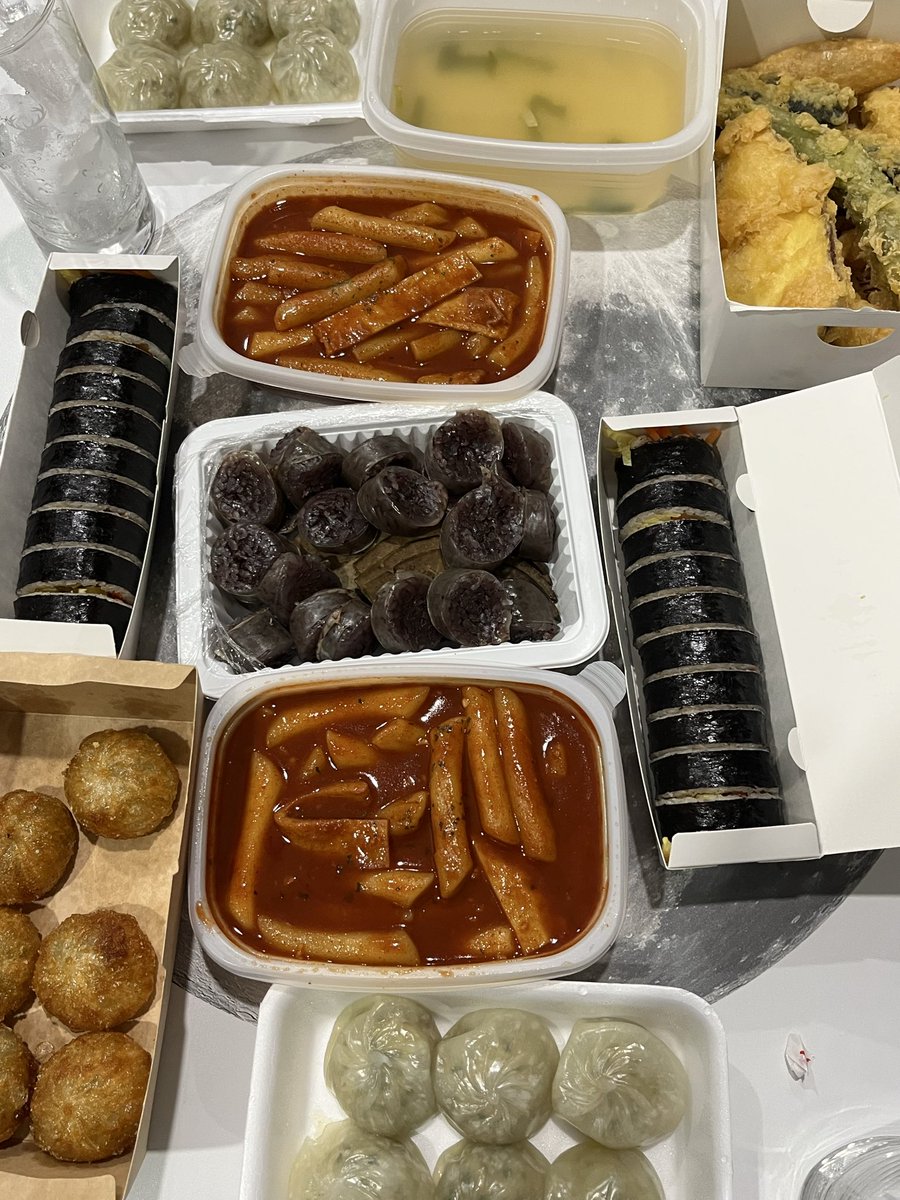 오늘 일페 고생하셨습니당!!
일찍 퇴근하고 뒷풀이중✌🏻✌🏻