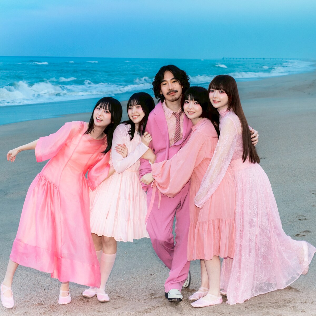 清竜人が年末をもって一時活動休止

新たな音楽活動へ向けた準備期間に突入
「暫く遊び呆けます！」
清 竜人25は12月に現体制ラストライブ

🔽詳細・コメント全文
natalie.mu/music/news/642…

#清竜人 #清竜人25