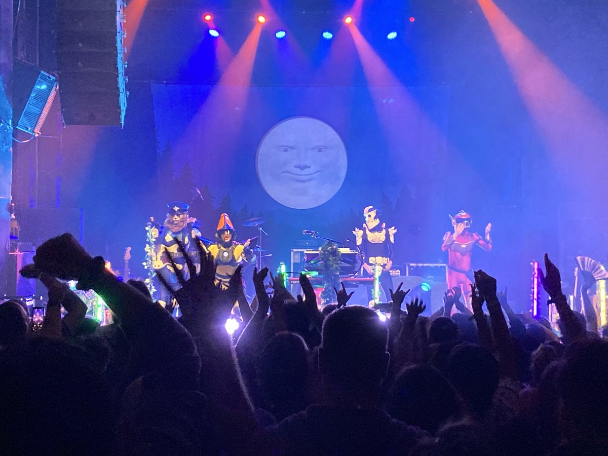 TJ_Cello's tweet photo. First time seeing TWRP in concert tonight and it kicked major ass 💪 https://t.co/6fkjMzjumz
