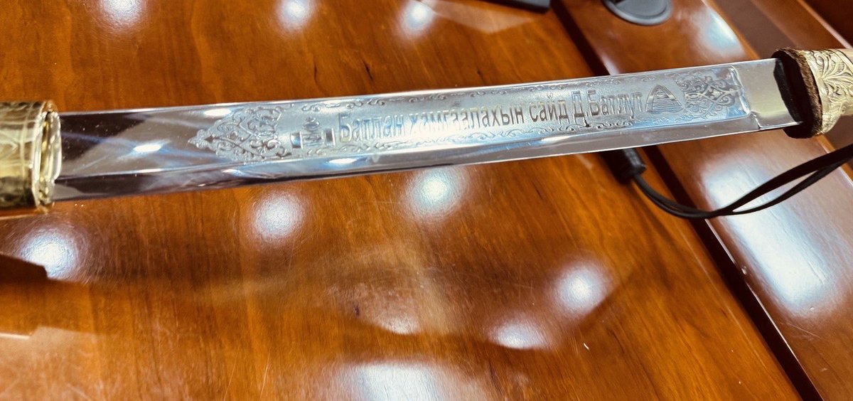 Хүн ер нь ийм тэнэг байж болох уу хаха