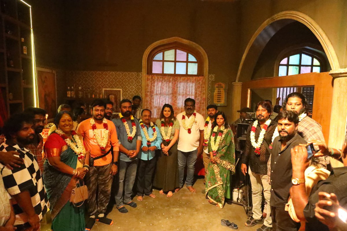 pro_barani's tweet photo. #ProductionNo1 jointly produced by @jaichakraafilms and @staarpictures pooja held yesterday

Directed by @vijithvignesh24 
@Robinprabhuu @deepnainbox #Aruldoss #Harishperadi  #Ashmitha #deepaka  #Nizhalgalravi @jivaRavi  @artsmohan001 @jaikrishkathir
@j_sabarish_offl https://t.co/LAovVx5ncq