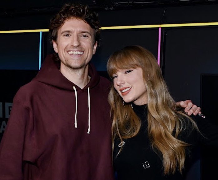 TSwiftLA's tweet photo. 📹 | Taylor’s full 20 minute interview with @BBCR1 is on YouTube! 

https://t.co/6GKprprEe1 https://t.co/aTTtozxBUC
