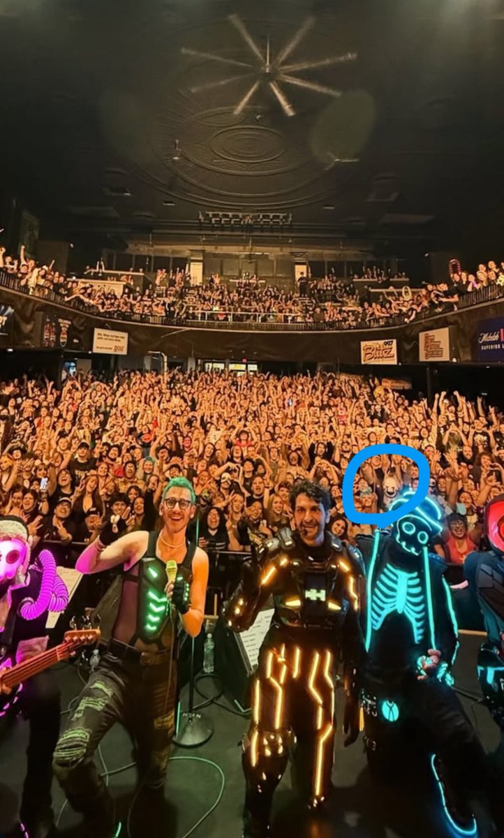 TTorivor's tweet photo. @LivingTombstone THERE I AM!! It was an awesome show! :D https://t.co/m0um3MEdUh