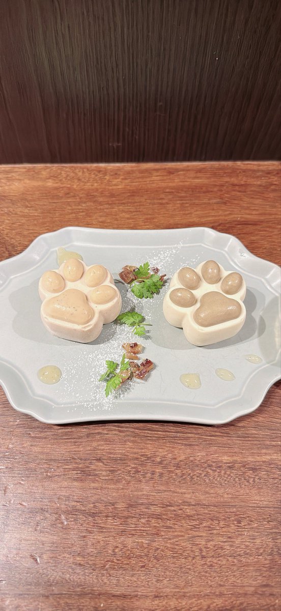 spiel14's tweet photo. 湯島にある「自家焙煎珈琲 みじんこ」さん

ねこまつり限定メニュー！

◆秋野菜の黒酢炒めとアジの山椒塩こうじ焼き“にゃ”ンドイッチ

◆和栗と洋栗の“にゃ”ロンムース

⚫︎梅とライチのアールグレイティーラテ

#自家焙煎珈琲みじんこ #みじんこ
#湯島グルメ https://t.co/YAYJJURmtY