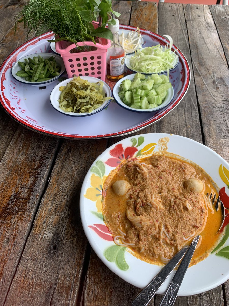 This is Kanom Jean Nam Ya. Costs €1,5.