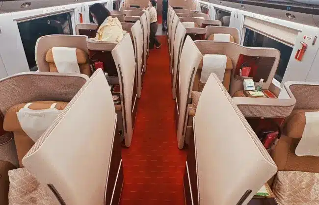 Business class cabin 😌
I love how China speed train business class design really look like a plane business/1st class seat 😍#LuoYunxi