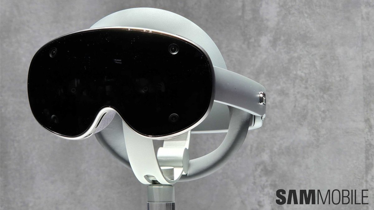 SamMobiles's tweet photo. Samsung has made critical improvements to its XR headset since first unveiling, Google says. Read about it in our article linked in the thread below. ⏬ #ProjectMoohan #AndroidXR https://t.co/CrayBSaG9g